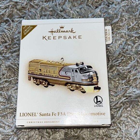 Hallmark Keepsake Ornament Lionel Santa Fe F3A Diesel Locamotive 2006 QXE3233 - Picture 1 of 10
